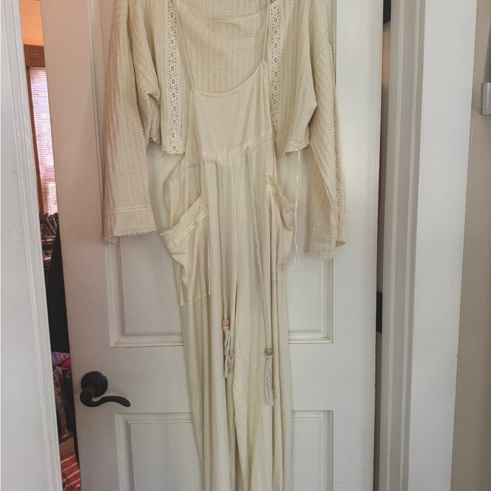 Free people 2piece Cream Knit l/s top and Overalls Set size Small